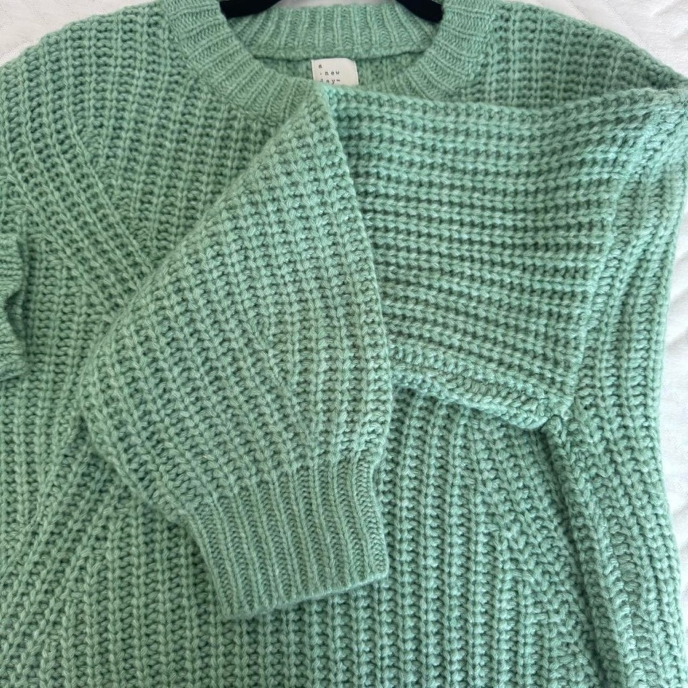 Women’s  Green  Chunky Knit Sweater Size M - Picture 4 of 4